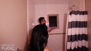 Shaved and Ready: Kiana Kumani Takes Down Troy Graham! - putains passionnées en HD BIGWHORE.COM
