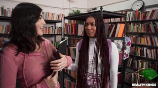 College Girl Gets Screwed POV - putains passionnées en HD BIGWHORE.COM