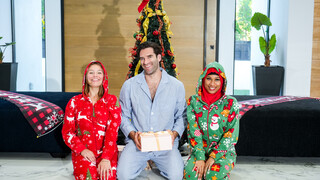 Skyla Sun's Holiday Delight - โสเภณีที่มีความหลงใหลใน HD BIGWHORE.COM