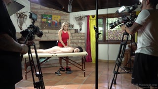 Tattooed Beauties Get Oiled Up - pelacur berahi dalam HD BIGWHORE.COM