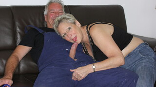 Blonde Granny Angie Rides Big Cocks with Glee - โสเภณีที่มีความหลงใหลใน HD BIGWHORE.COM