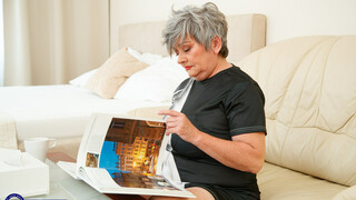 Old and Young: Granny Sisi's Wet Encounter - putains passionnées en HD BIGWHORE.COM