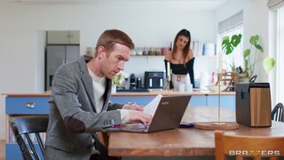Athletic Brunette Takes Cock - gái điếm đam mê ở HD BIGWHORE.COM