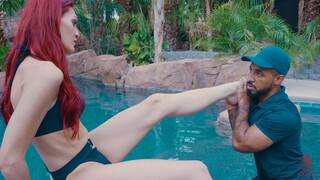 Tori Easton Gives Rodrigo Amor a Blowjob in Stockings - putains passionnées en HD BIGWHORE.COM