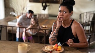 Double Trouble: The Secret Family Threesome - пристрасні повії у HD BIGWHORE.COM