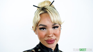 Ebony, Blonde, and Their Stepbrother's Fantasy - vášnivé děvky v HD BIGWHORE.COM