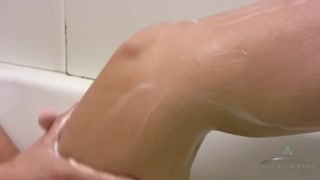 Trish the Hairy MILF Taking a Hot Shower - pelacur berahi dalam HD BIGWHORE.COM