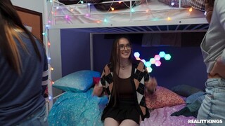 Skinny College Girls Play - pelacur berahi dalam HD BIGWHORE.COM