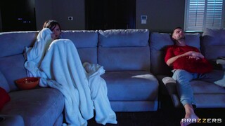 Big Tits Movie Night Cheater Gets a Cumshot - HD의 열정적인 창녀 BIGWHORE.COM