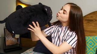 Shaved teen Mia gets intimate with her stuffed toys - putas apasionadas en HD BIGWHORE.COM