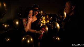 Fingering Frenzy Birthday - puttane appassionate in HD BIGWHORE.COM