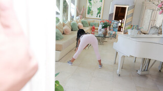 Stepmom's Body Building Craze - HD의 열정적인 창녀 BIGWHORE.COM