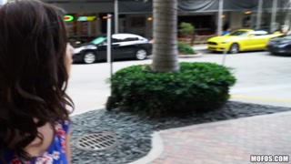 Karlie Brooks' Shy Pussy Display - putains passionnées en HD BIGWHORE.COM