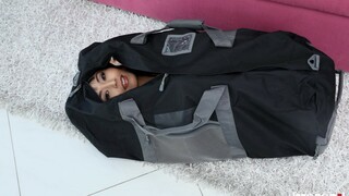 Asian Cutie Barely Fits on Huge Dick - curve pasionate în HD BIGWHORE.COM