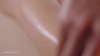 Sia Siberia's Oiled Up Body - โสเภณีที่มีความหลงใหลใน HD BIGWHORE.COM