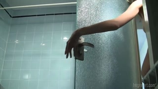 Beautiful Brunette Silvie Blue Washing Her Small Tits & Hairy Pussy - prostitutas apaixonadas em HD BIGWHORE.COM