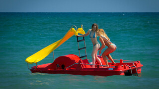 Lesbian Beach Party with Chrissy Fox - gái điếm đam mê ở HD BIGWHORE.COM