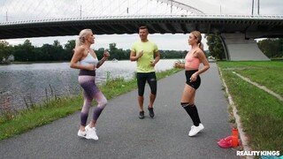 Outdoor Threesome with Amateur MILFs - vášnivé děvky v HD BIGWHORE.COM