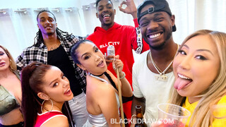 Big Ass Orgy on High Speed - namiętne dziwki w HD BIGWHORE.COM