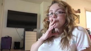 Nikole Nash Footjob & Fingering – Naughty Blonde POV - putains passionnées en HD BIGWHORE.COM