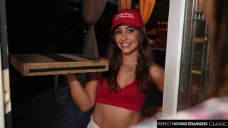 BBC Beats Cash for Tommy King's Pizza - HD में उत्तेजित वेश्याएं BIGWHORE.COM